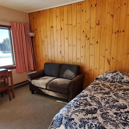 Motel Le Fleuron Saint-Donat-de-Montcalm Kültér fotó